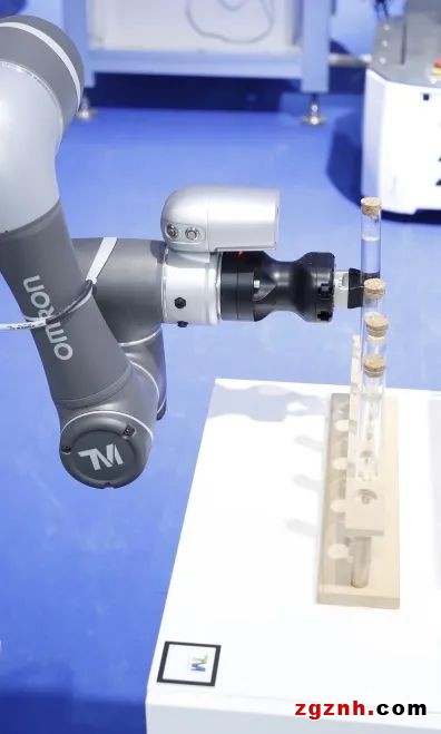 協(xié)作機器人在生物醫(yī)療樣品搬運上的應用