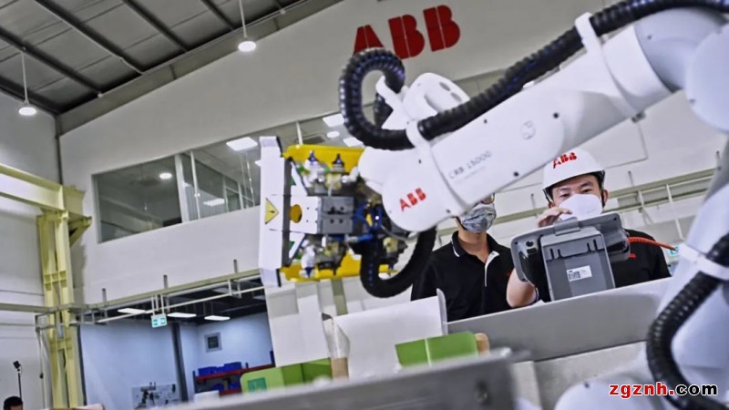 干凈利落！ABB協(xié)作機器人成為高速堅果包裝線的幕后推手